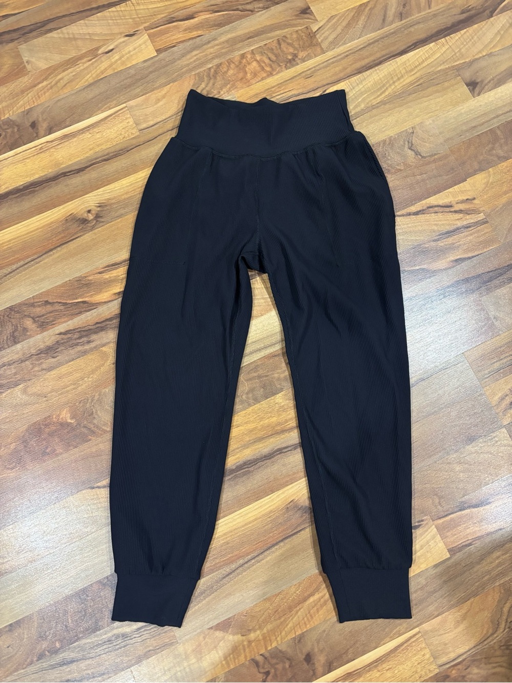 Athleta Salutation rib jogger size medium